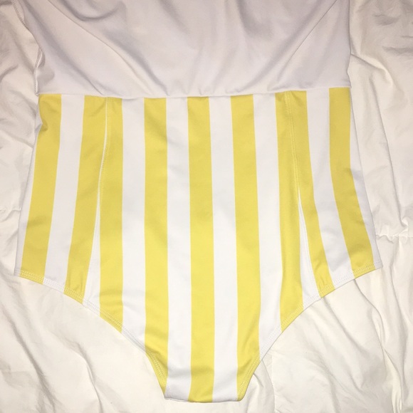 NWOT yellow mustard stripe short skirt M - Picture 3 of 3